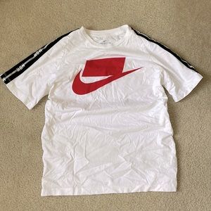 white and red NIKE tee